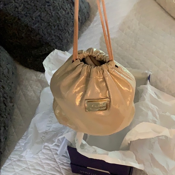 Stuart Weitzman Gold Flats 7.5 NARROW - Picture 8 of 12